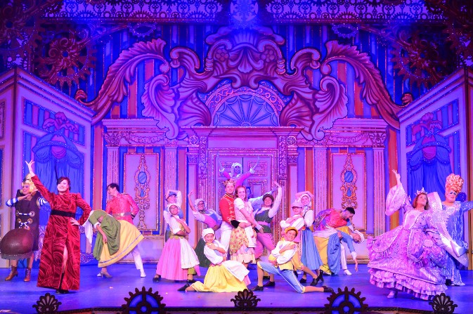 Record-breaking panto crowns Festive Derby celebrations